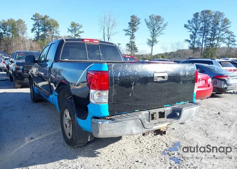 2010 Toyota Tundra Grade 4.6L V8 z USA, uszkodzony, nr VIN 5TFRM5F12AX015052